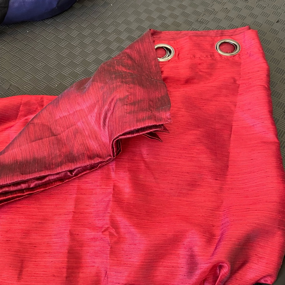 maroon shiny two toned curtain